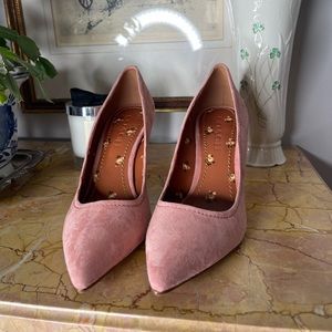 Pretty NWOT Coach 7.5 Suede Pumps
